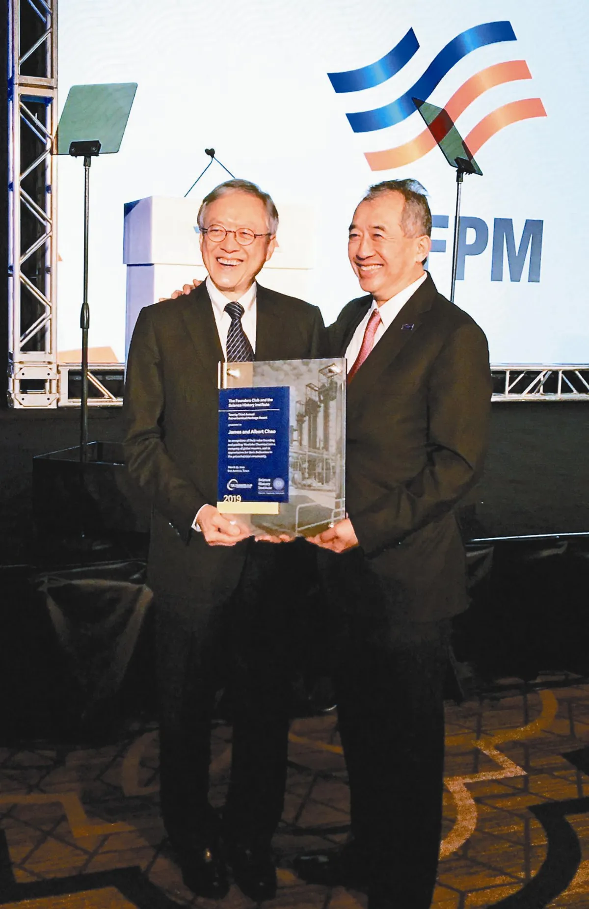 佛光人 獲國際石化終身成就獎