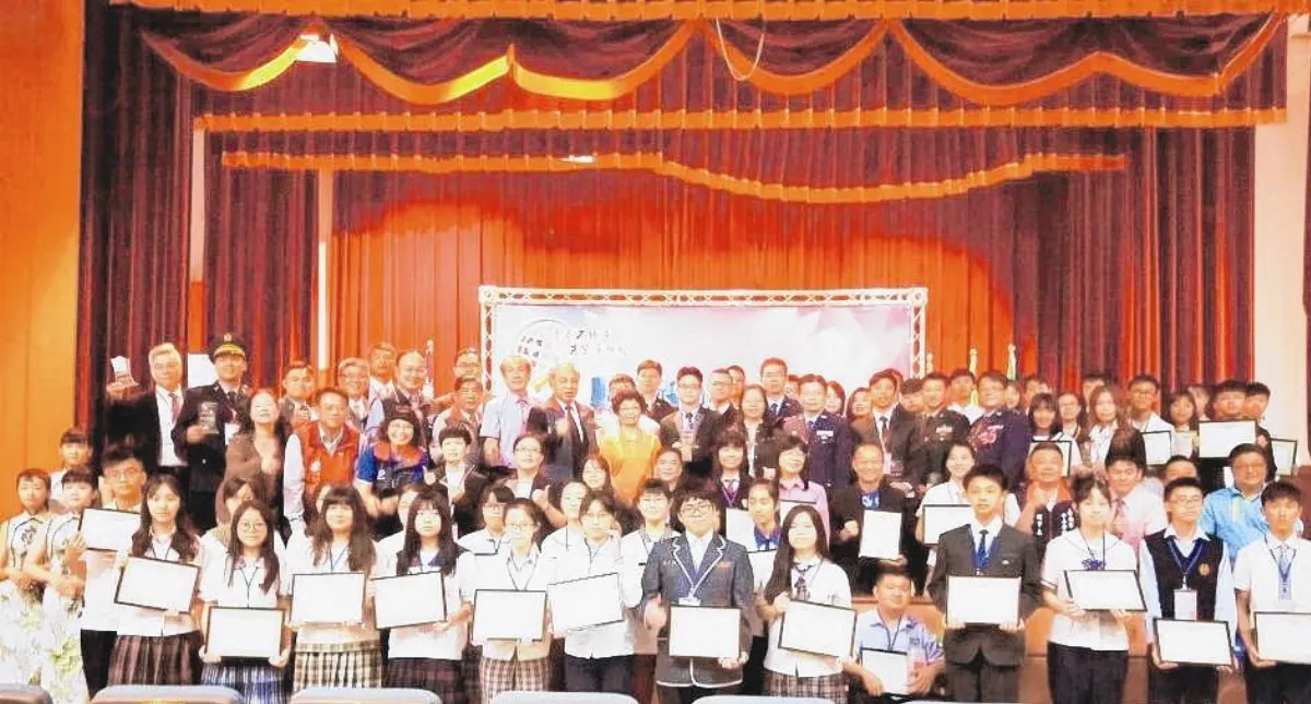慶祝青年節救國團表揚 70優秀青年