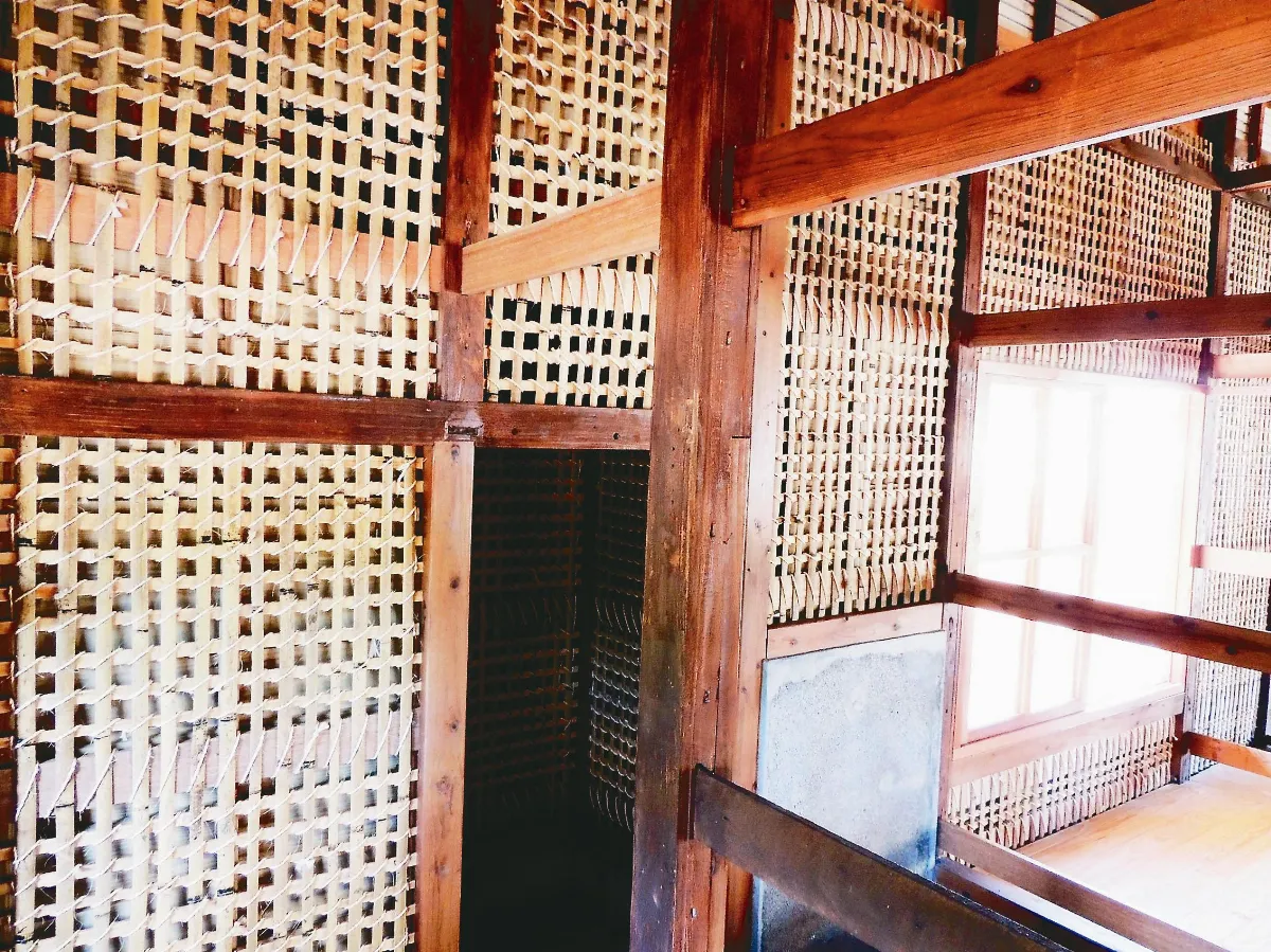 整修不當  古蹟反成落漆