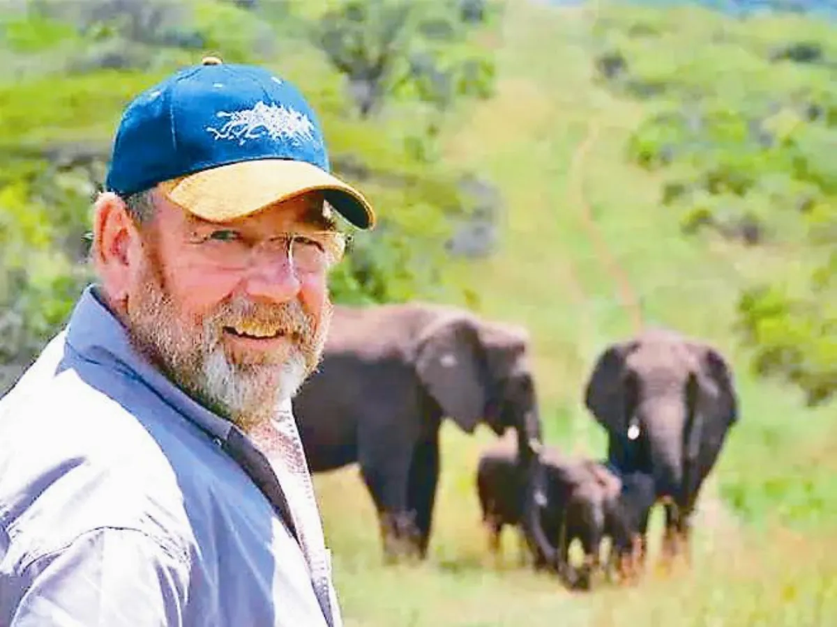 象群跋涉12小時 為恩人辦喪禮