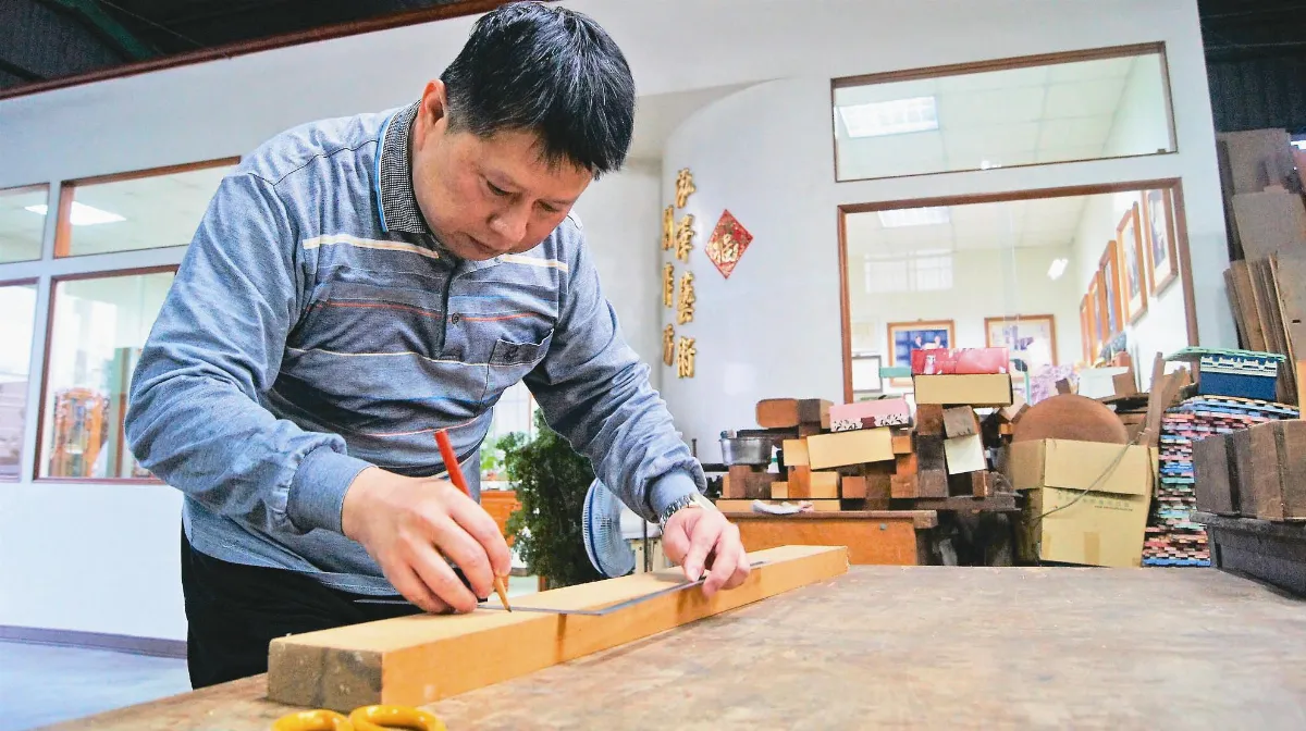 相機和筆 國寶記錄父親木作