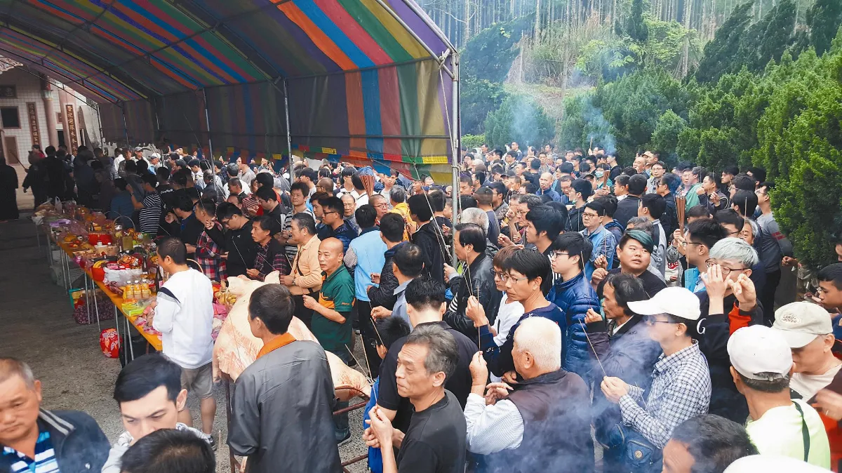 傅姓宗親千人掃墓 發生育獎金