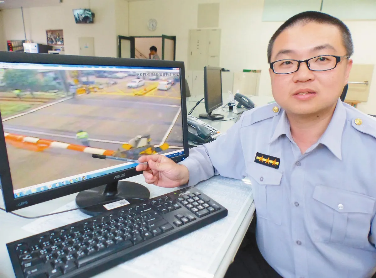 勇警肉身擋火車 救600人