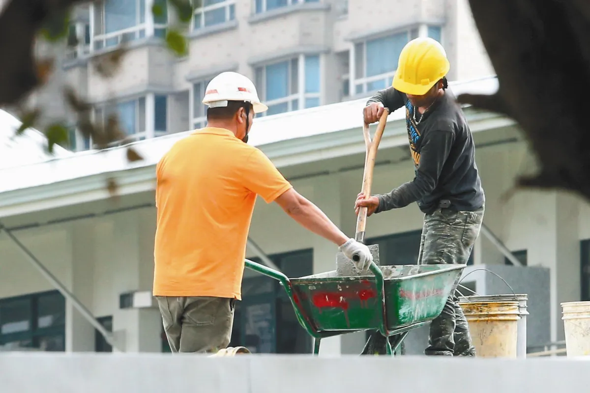 刪天花板？ 勞團學者不同調
