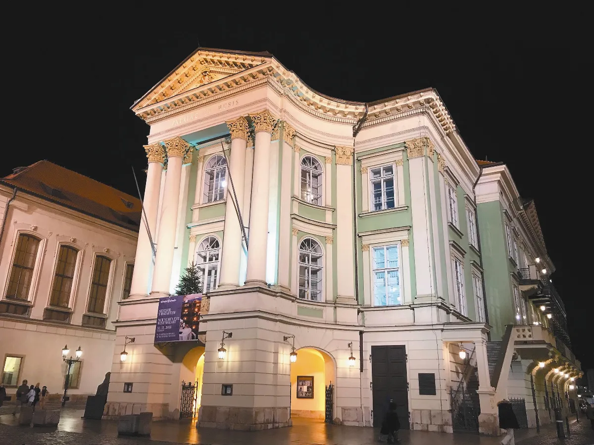 遨遊藝事 布拉格東方咖啡館