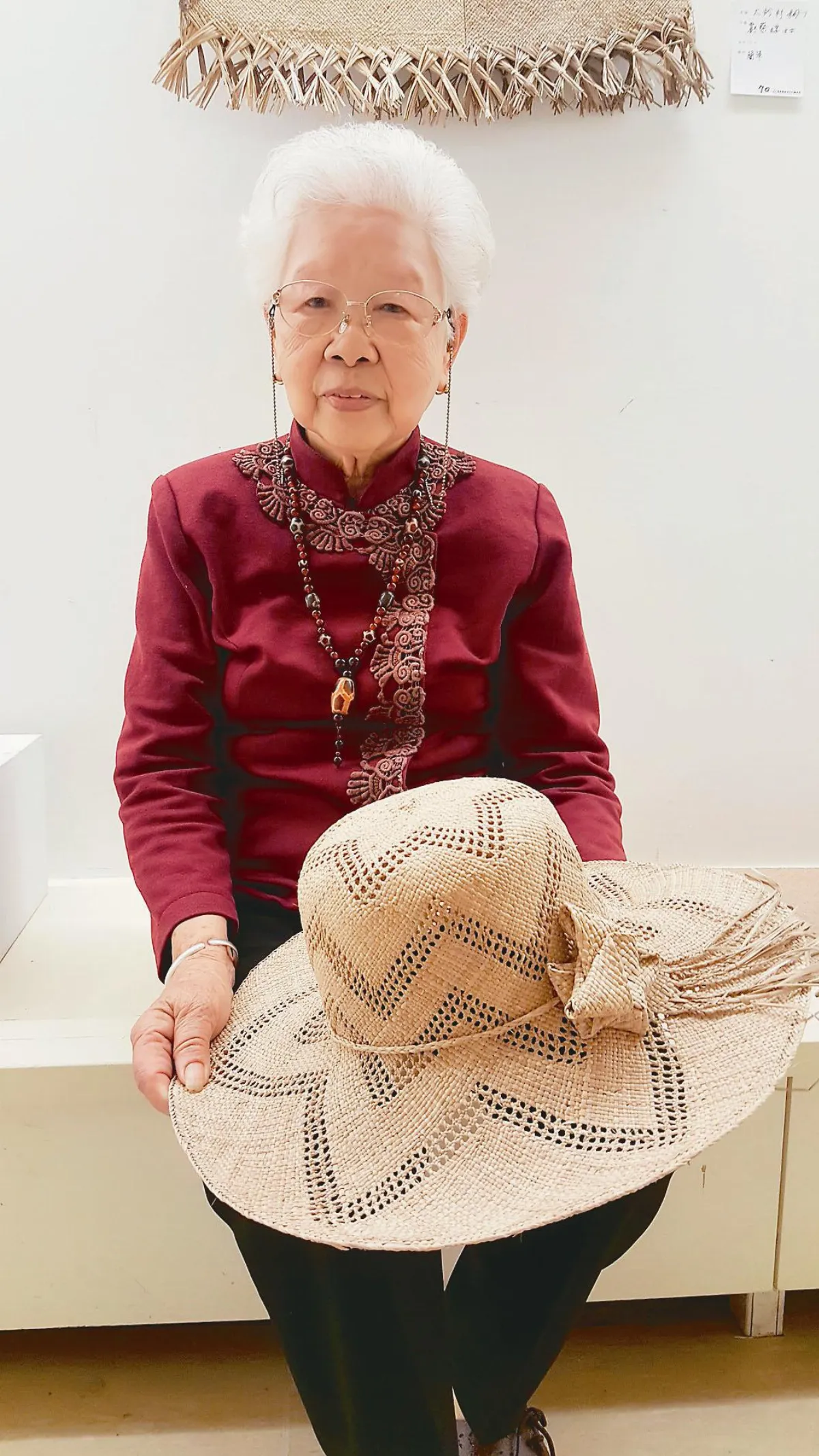 不識字 「苑裡」二字編得美美的 藺草阿嬤 編織創作80年