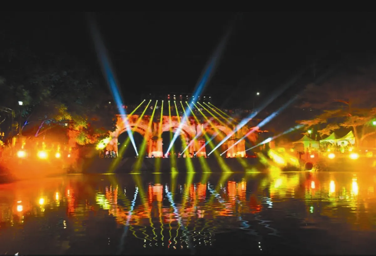 竹縣桐花祭開跑 光雕秀吸睛