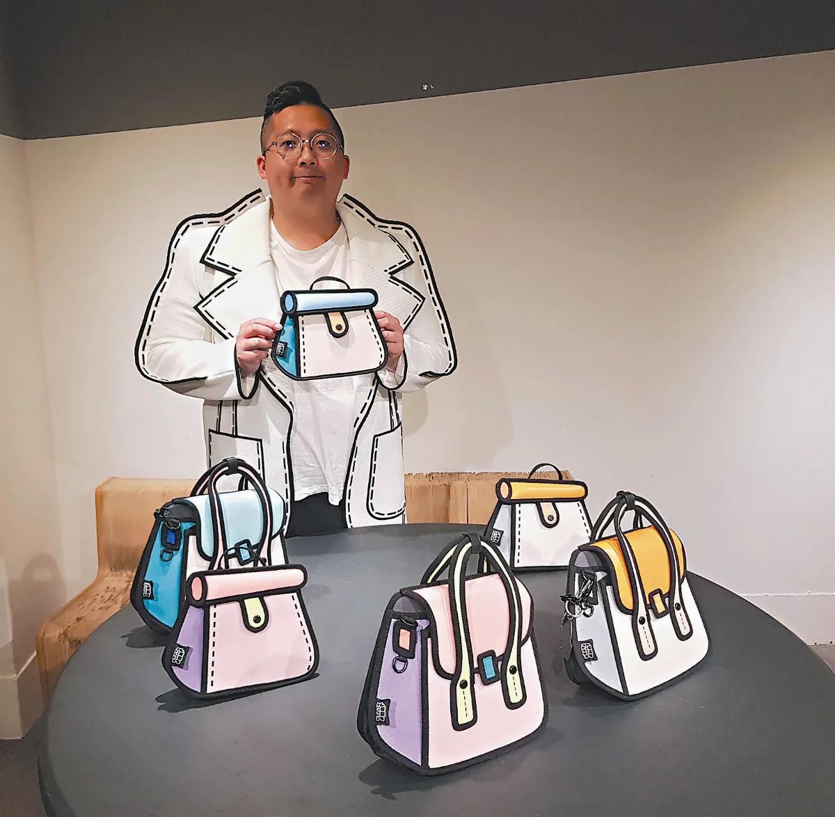 台灣設計師 打造2D世界觀品牌包