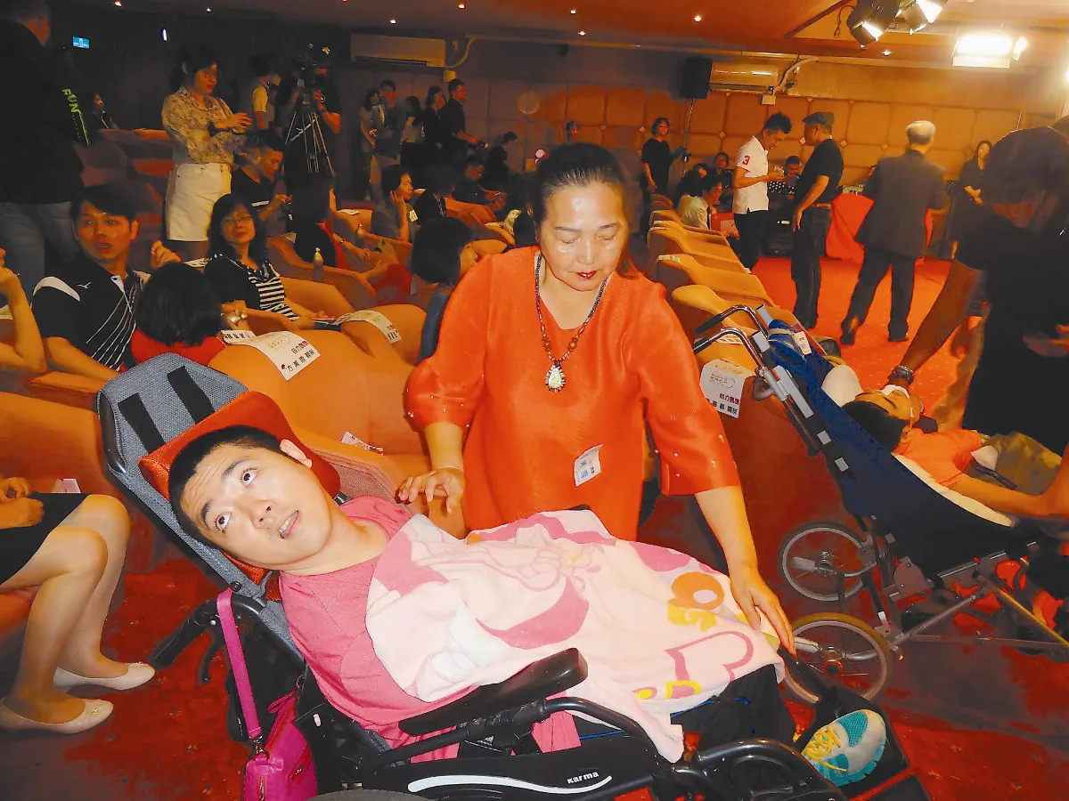 做好老天給的功課  抱腦麻兒34年