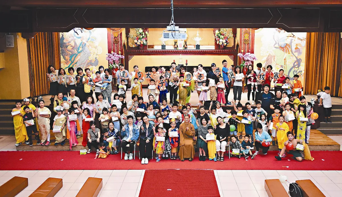 巧扮悉達多 創意走秀認識佛陀