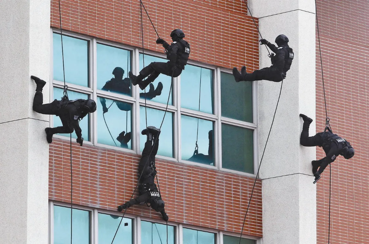 反恐演習 攀壁攻堅