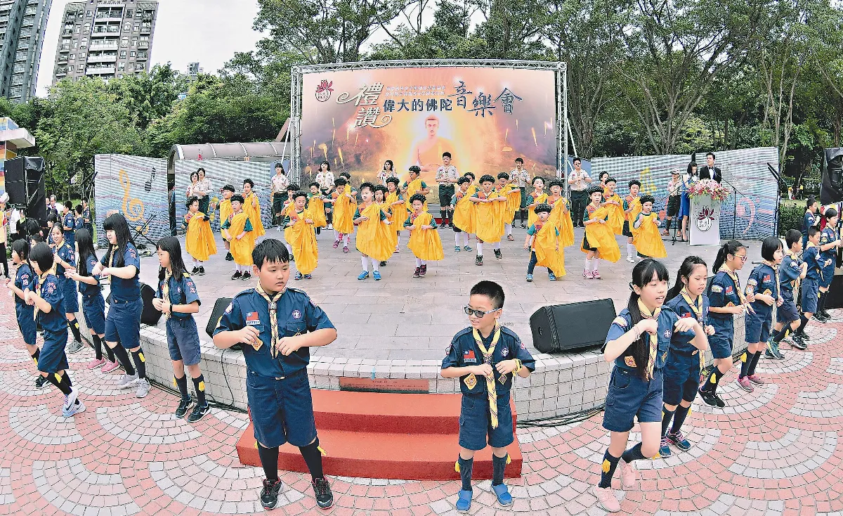 歡喜唱頌慶佛誕 宣揚孝親
