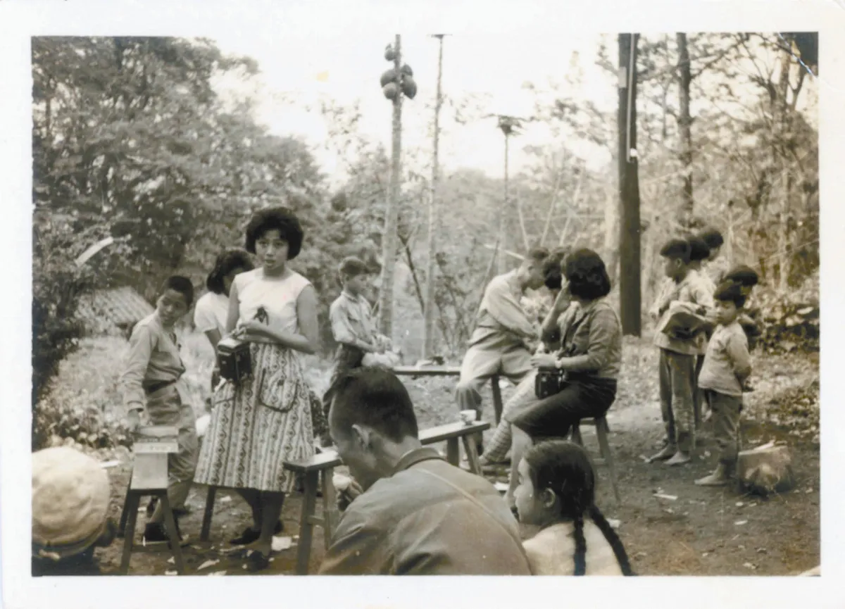 【時光走廊】走過台灣民間老照片(14-10)  背著相機的神氣