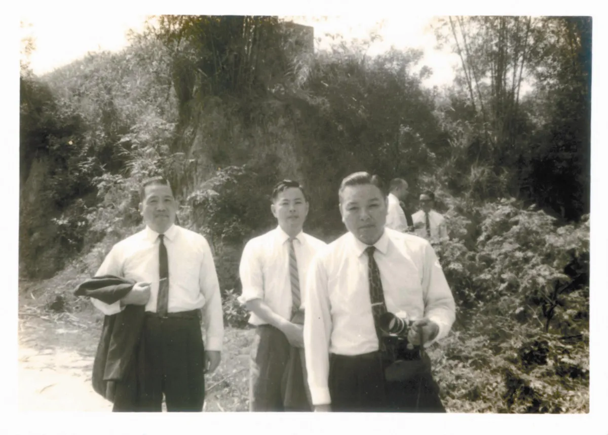 【時光走廊】走過台灣民間老照片(14-10)  背著相機的神氣