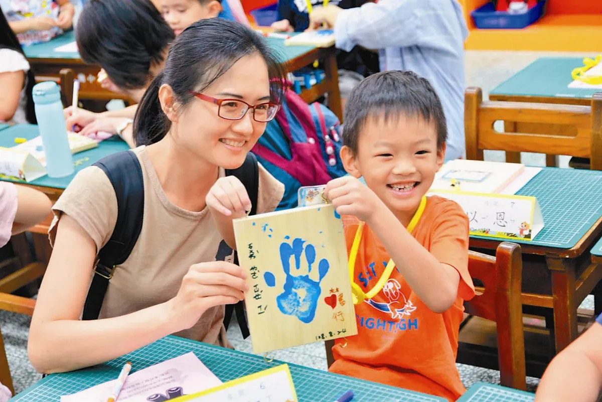 120年羅東國小 新生留掌印 記錄6年成長