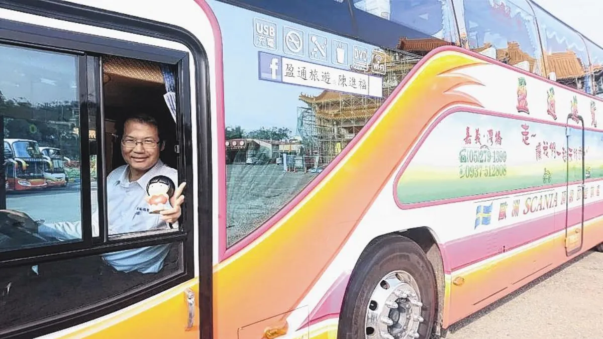 認養家扶娃娃 他開車做公益