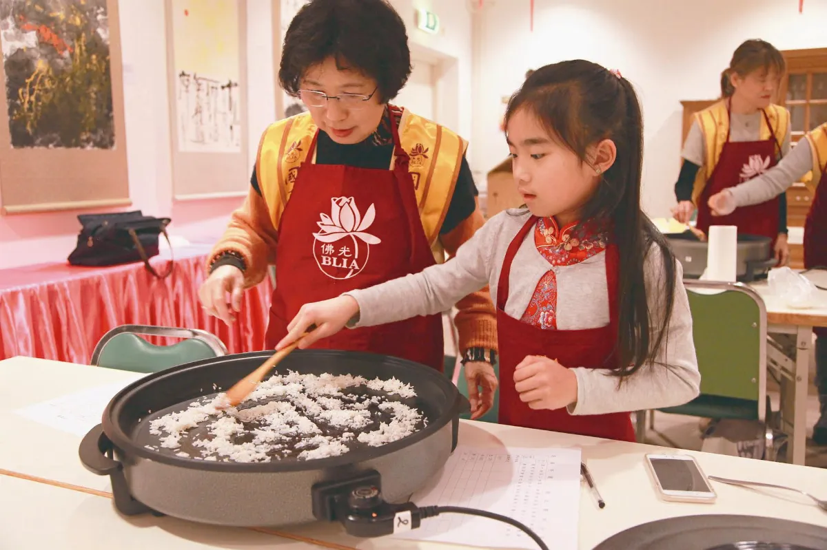 承載祝福臘八粥廣結善緣