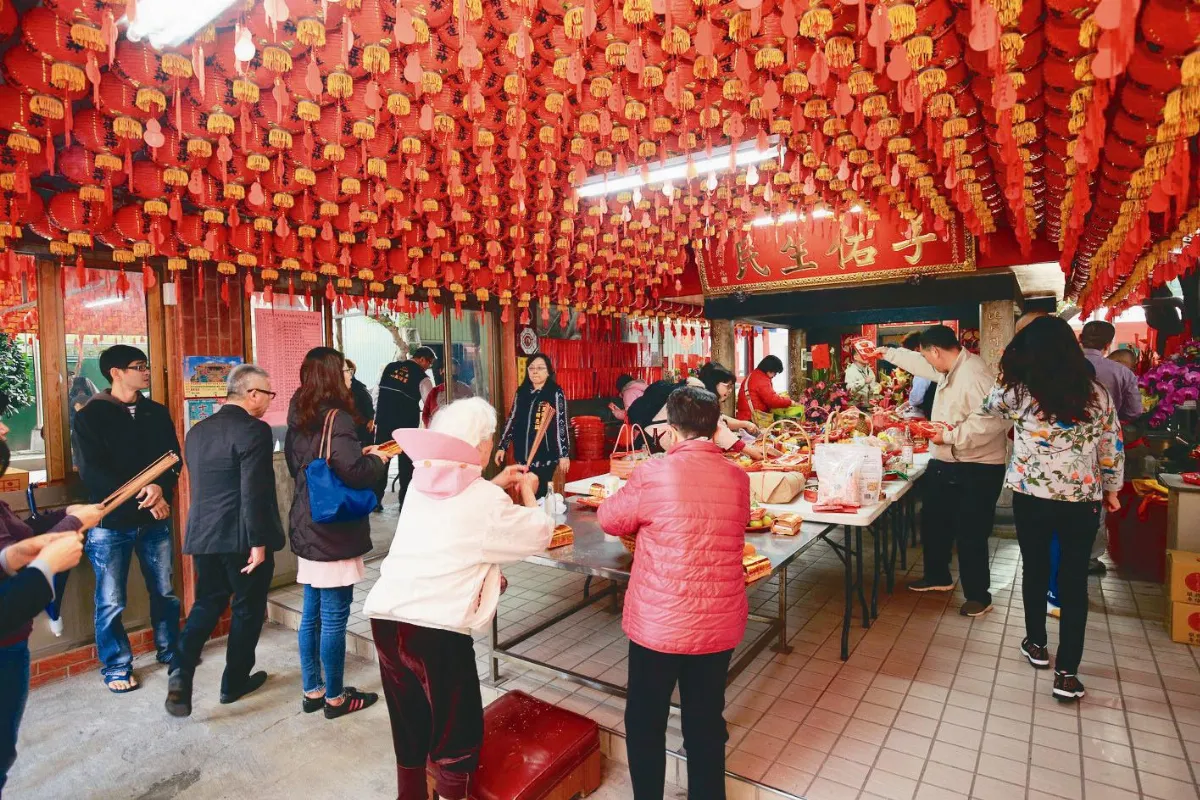 台中福德祠尾牙 揮毫贈春聯