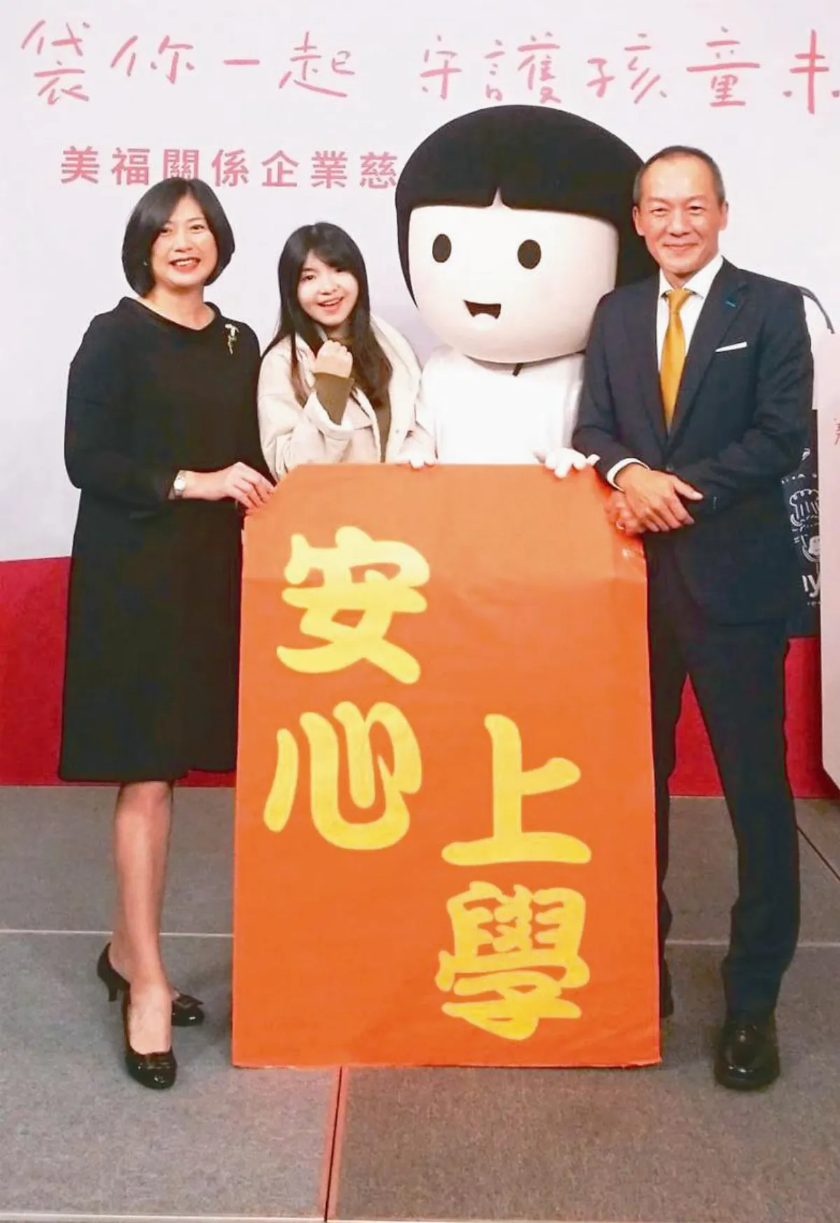 盼安心上學 她唱自創曲訴心聲