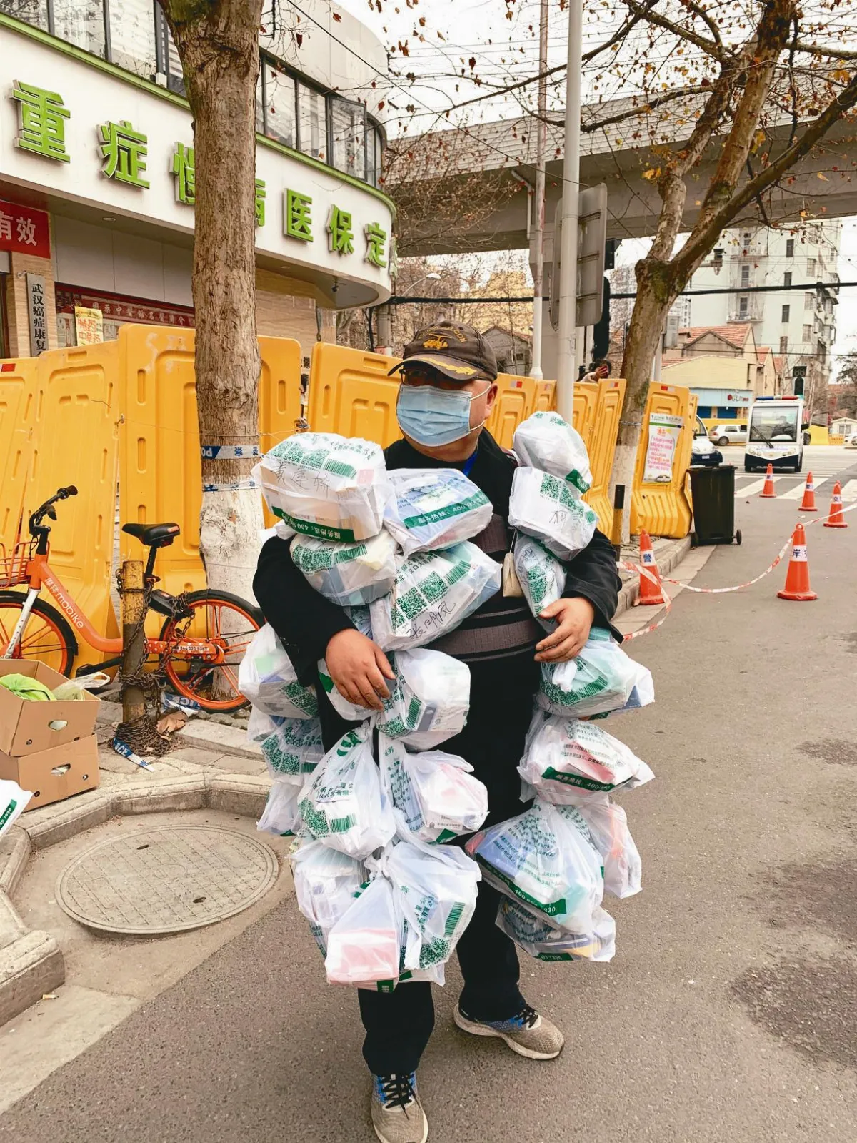 多地調低防控等級 我送藥我驕傲