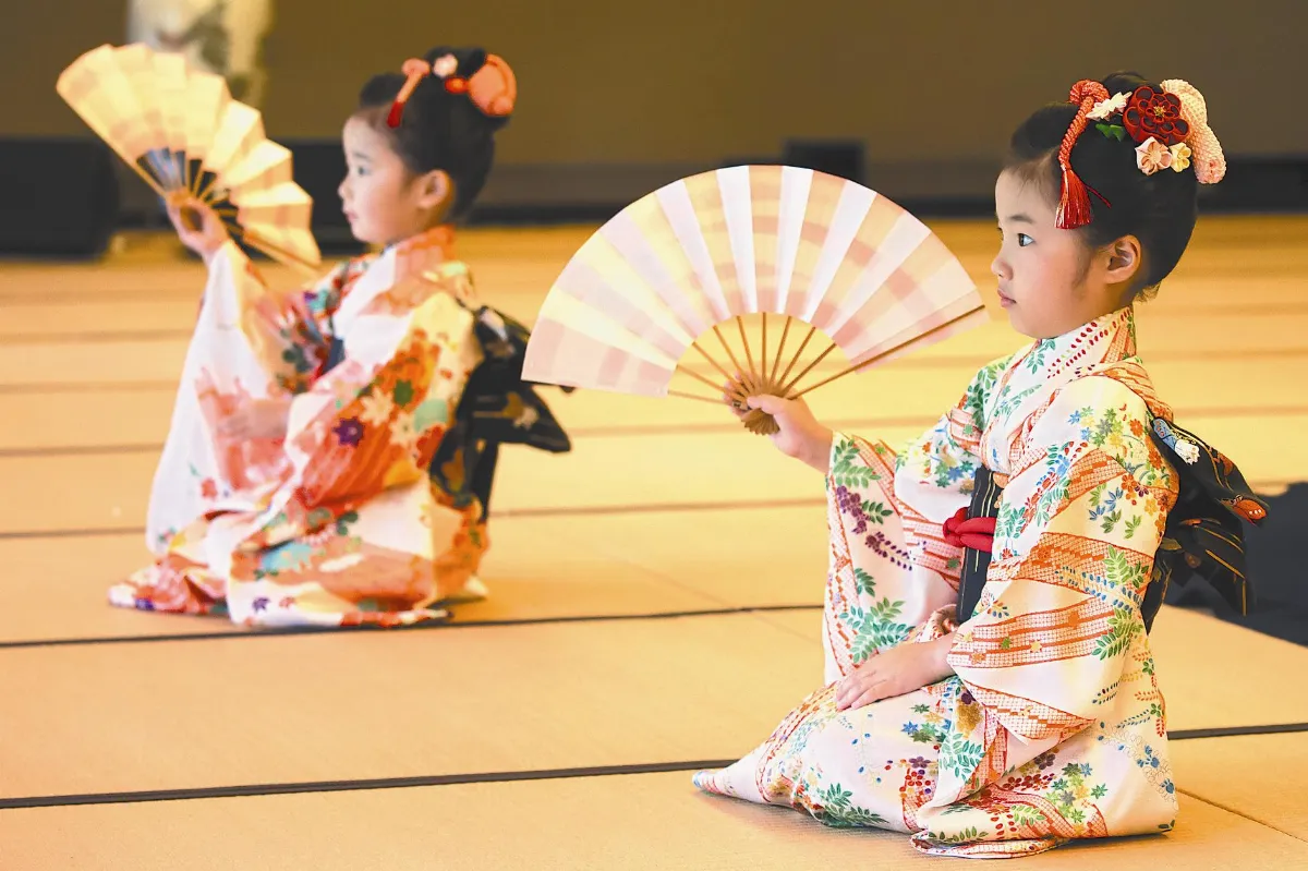 日本全國中小學  3月2日   起停課一個月