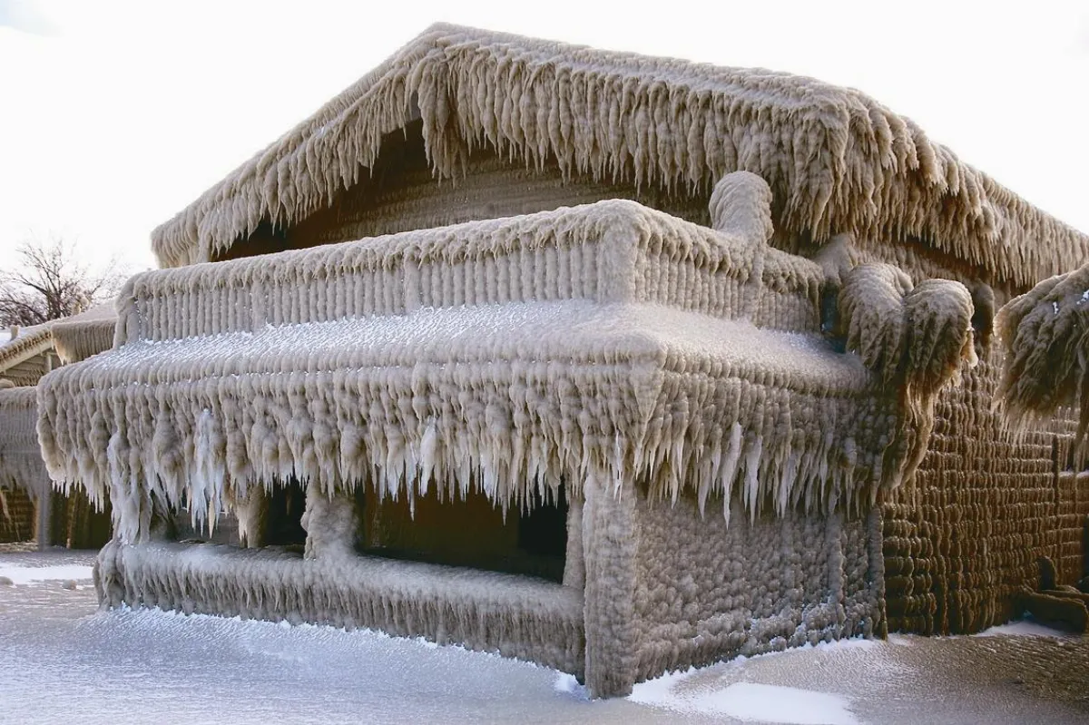 伊利湖畔冰封 《冰雪奇緣》世界