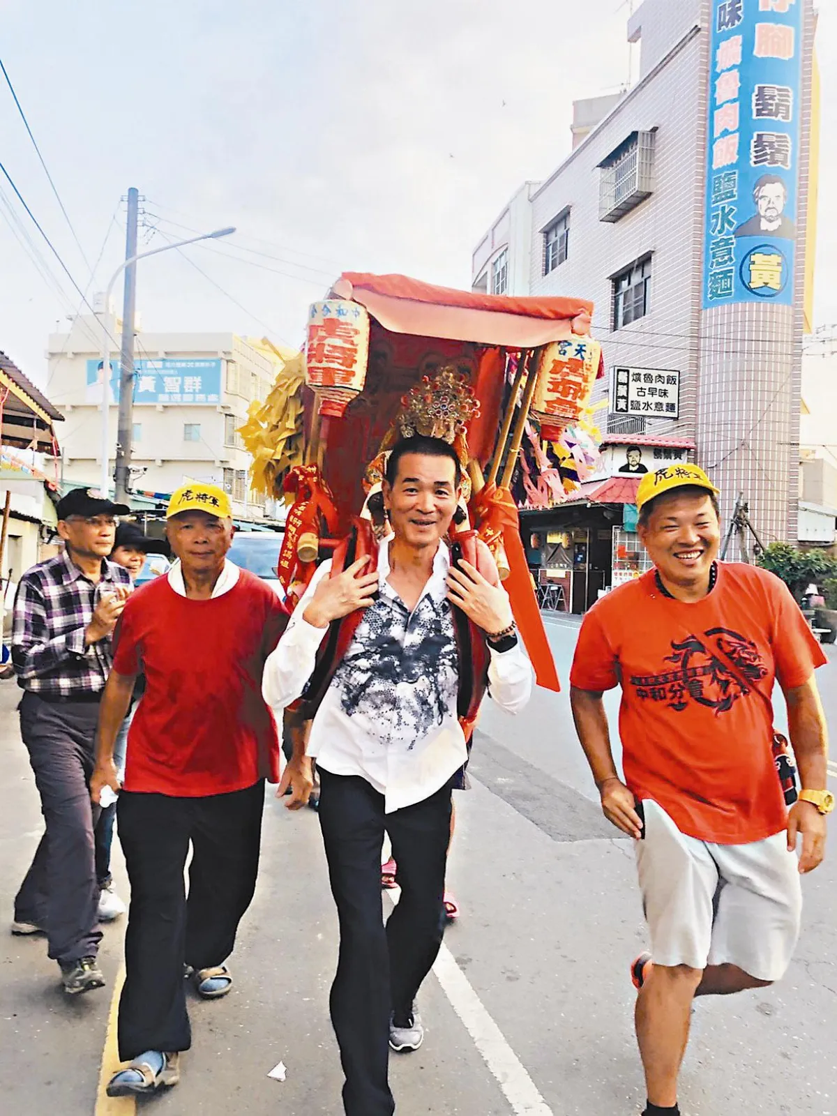 親背神龕 朝天宮董座倡健走