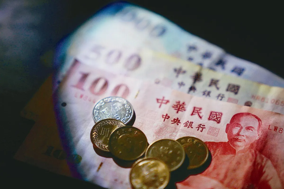 央行救市 降息1碼