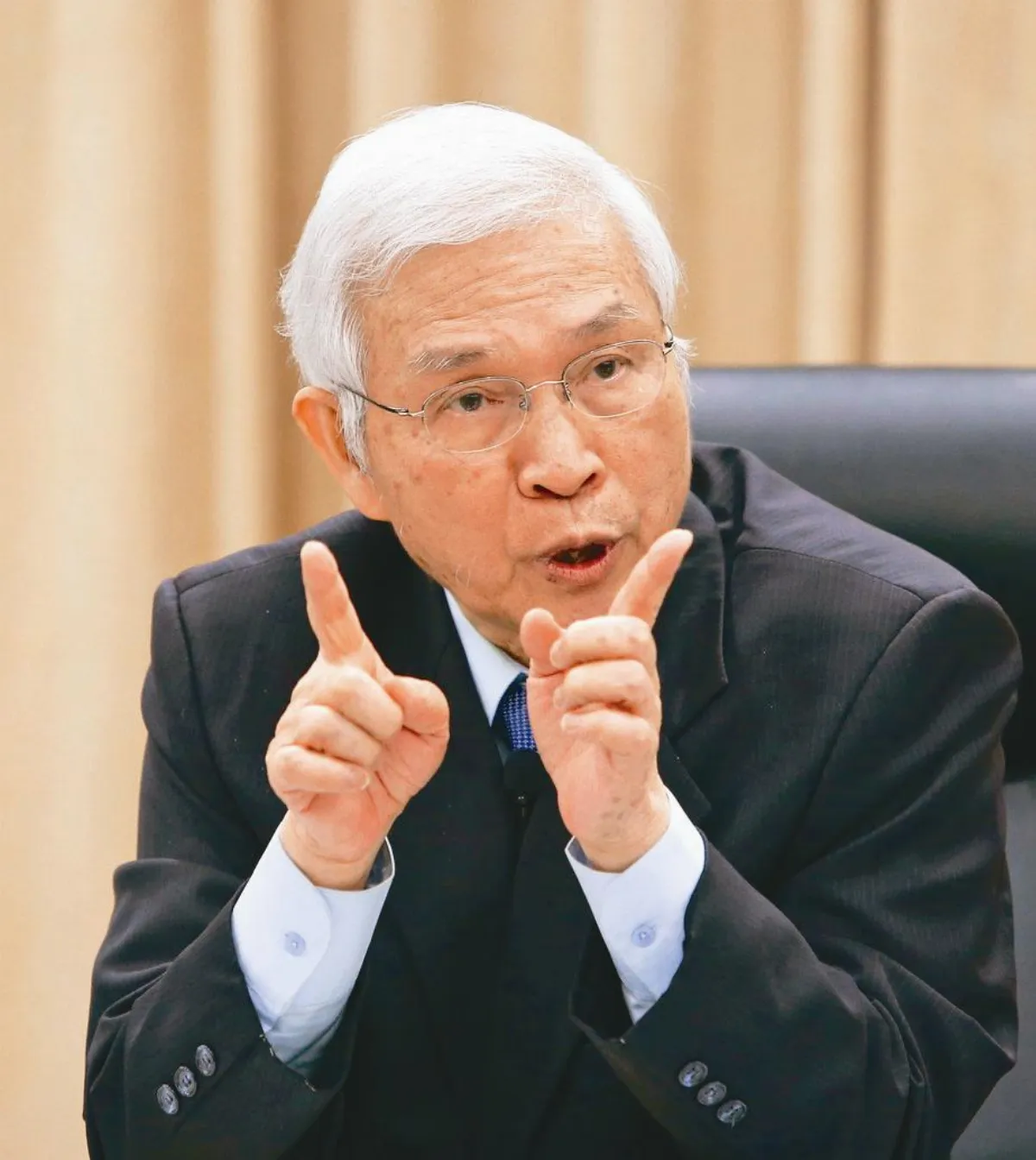 央行救市 降息1碼