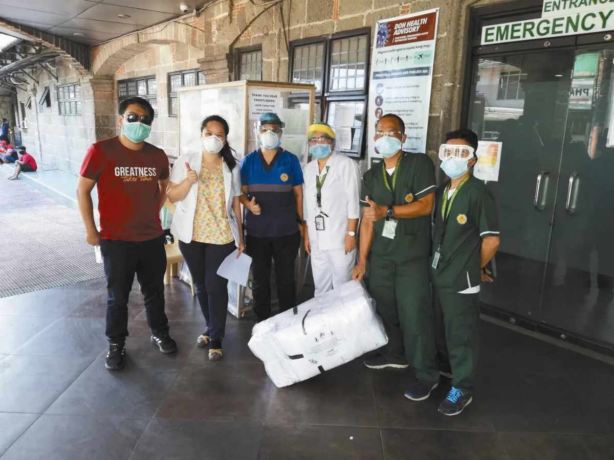 趕製防護衣 菲佛光人分送醫院