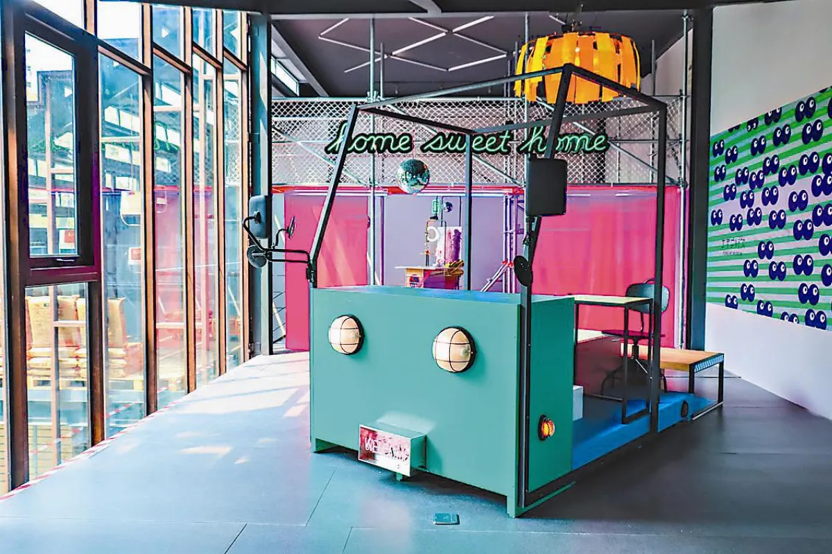 工地展 卡車頭是司機的家