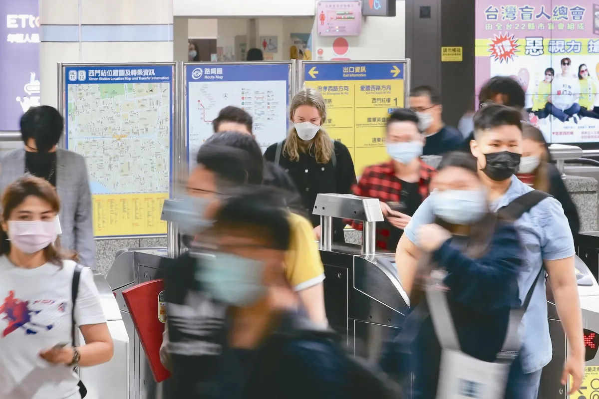 搭乘大眾運輸 必戴口罩