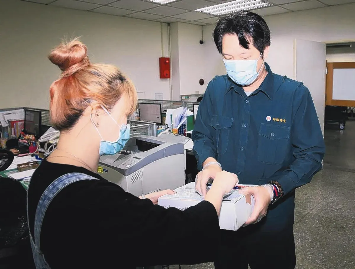 日跑百戶 郵差：怕變行動感染源