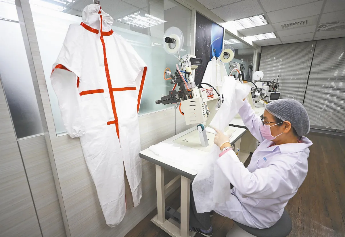 台灣抗煞產品  壓箱17年派上用場   平價成衣廠 做出P3級防護衣