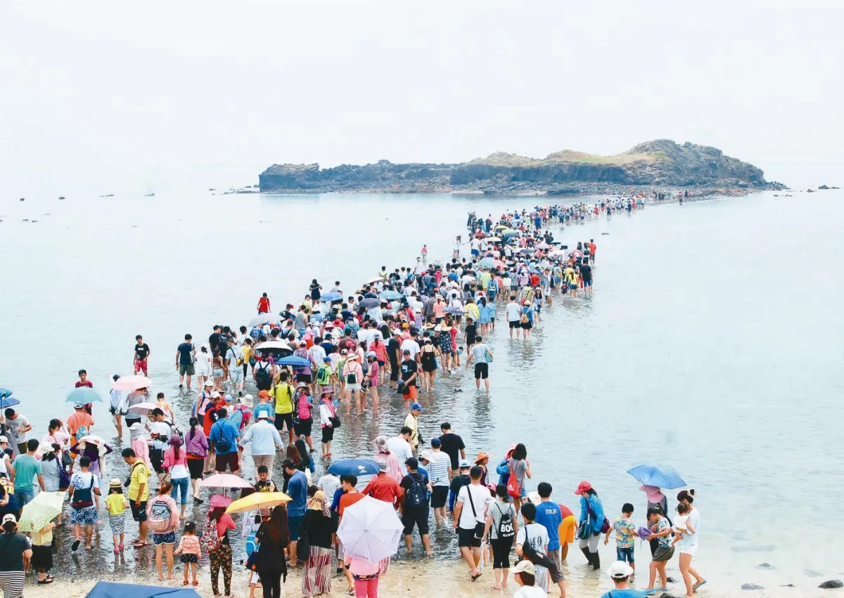 奎壁山摩西分海 五一人流管制