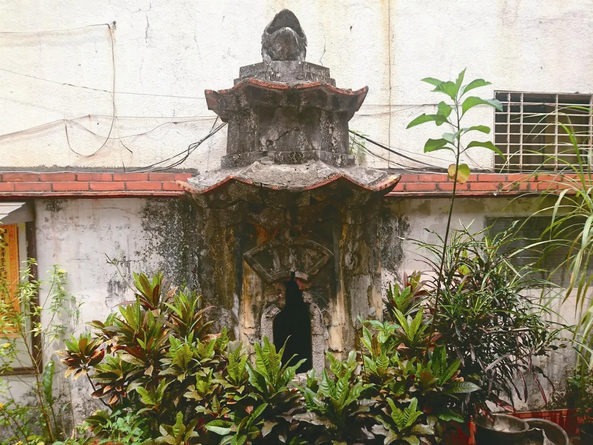 私塾改建永華宮  設有惜字亭