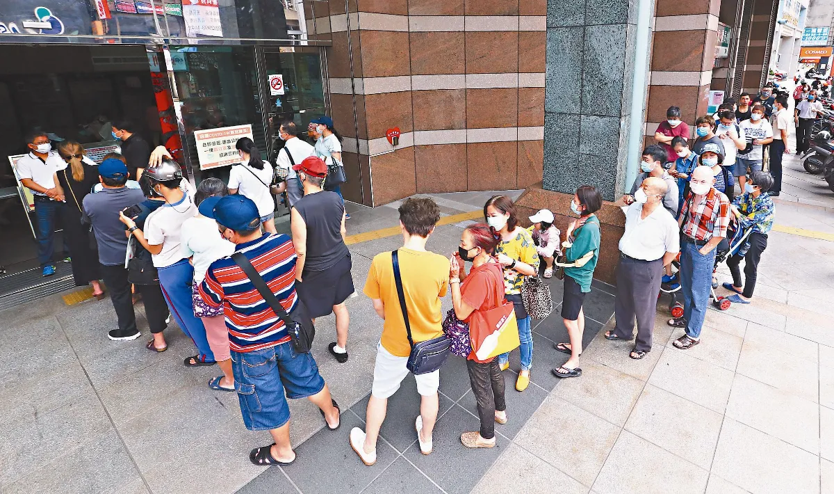 人潮擠爆 縣市長出招應變