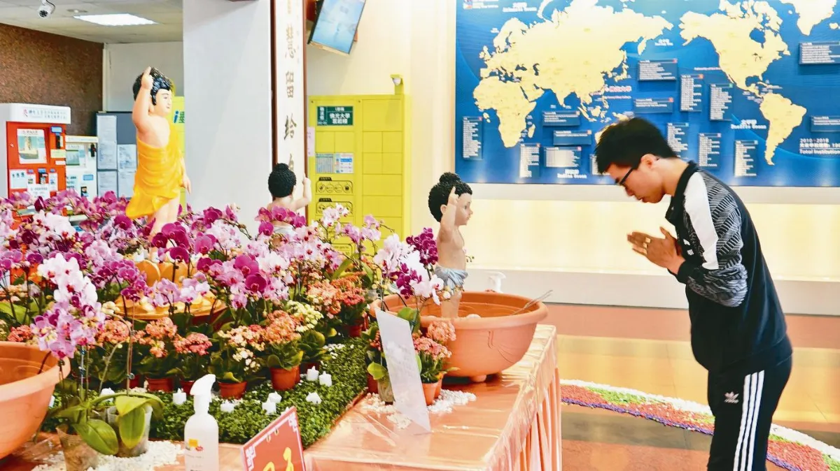 佛大創意壽桃餐包 佛誕成校園時尚
