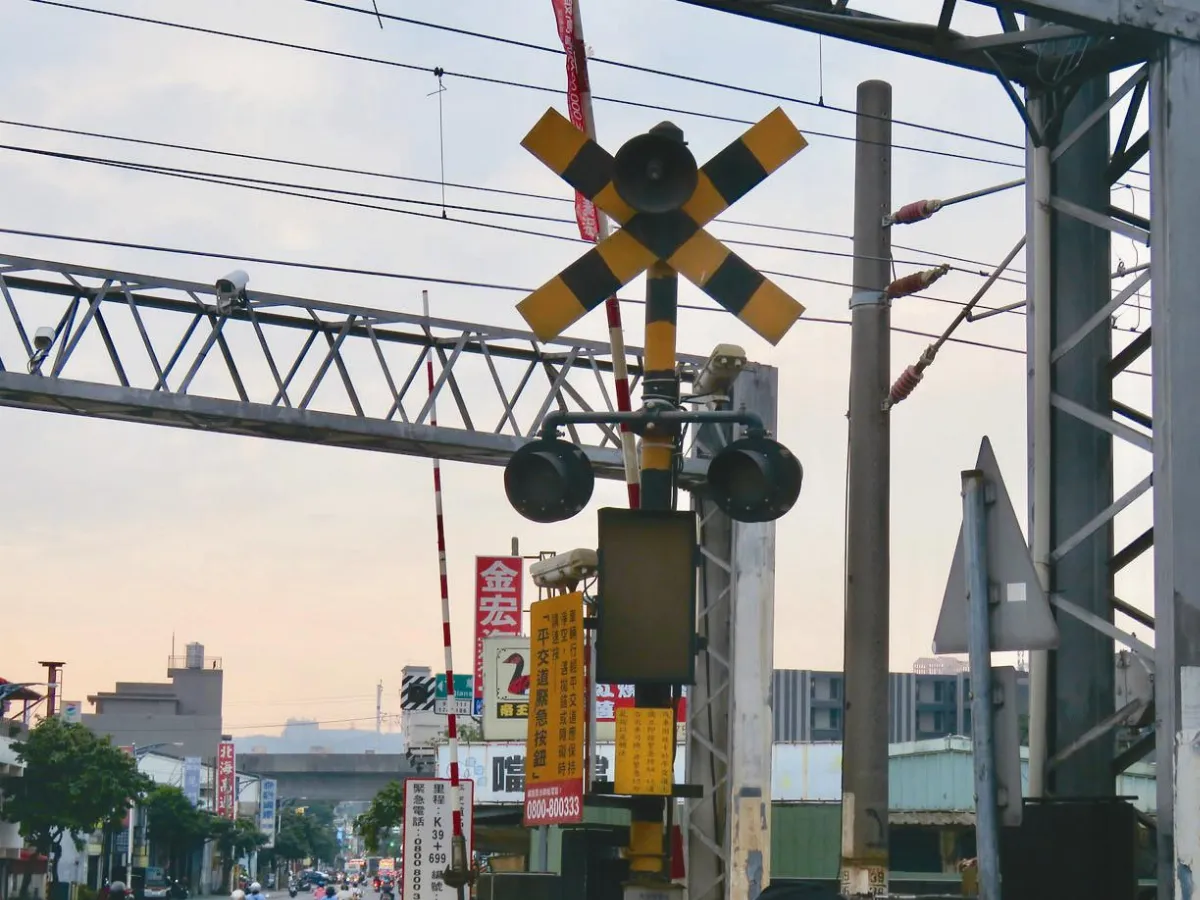 沒保持淨空 平交道斷魂 多半駕駛取巧