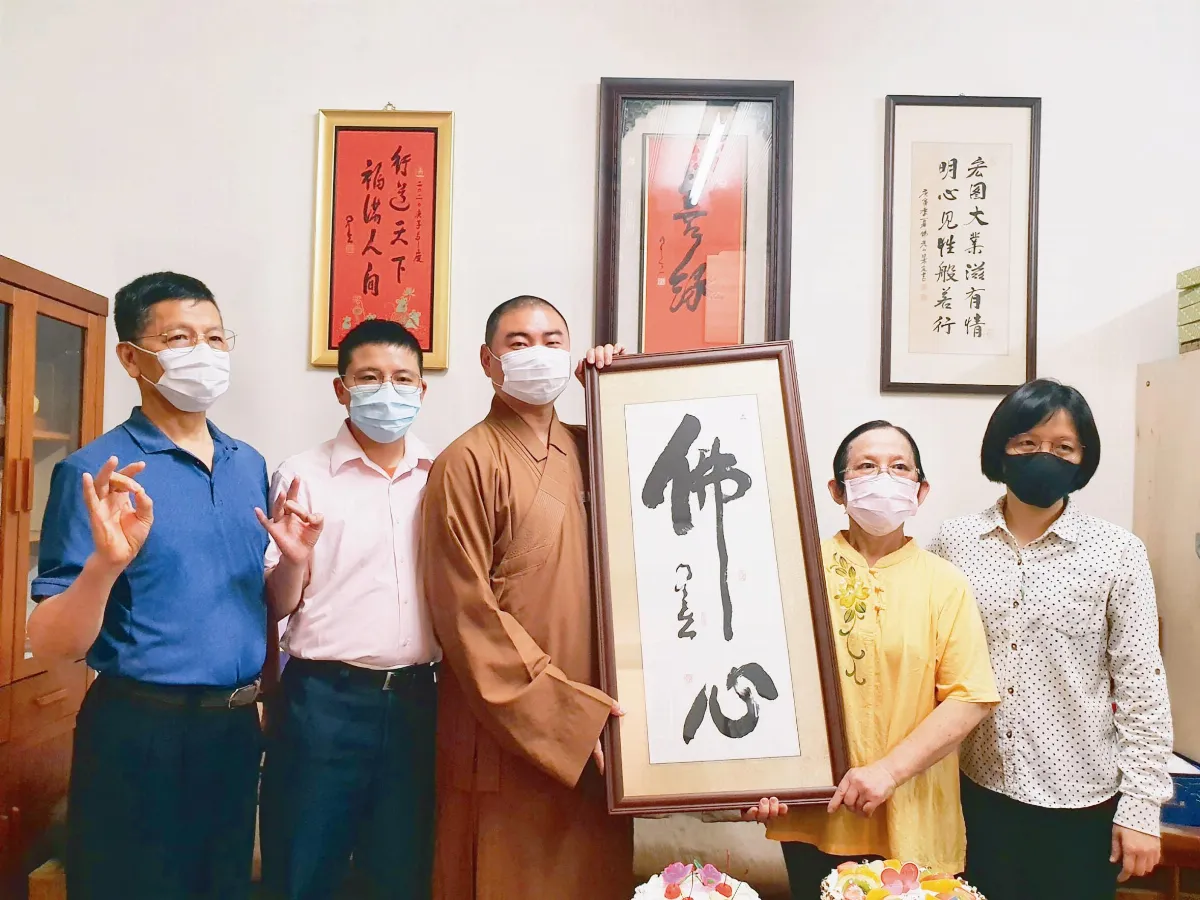 何貴美建寺興學 行善當傳家寶