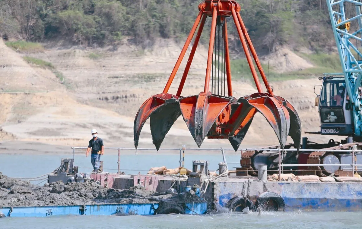 水庫乾渴時潛龍顯身手