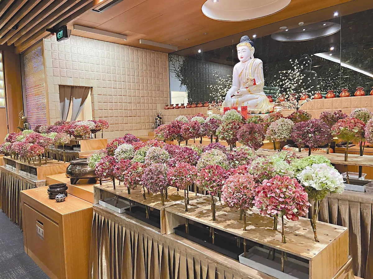 繡球花供佛 南島佛光人助花農