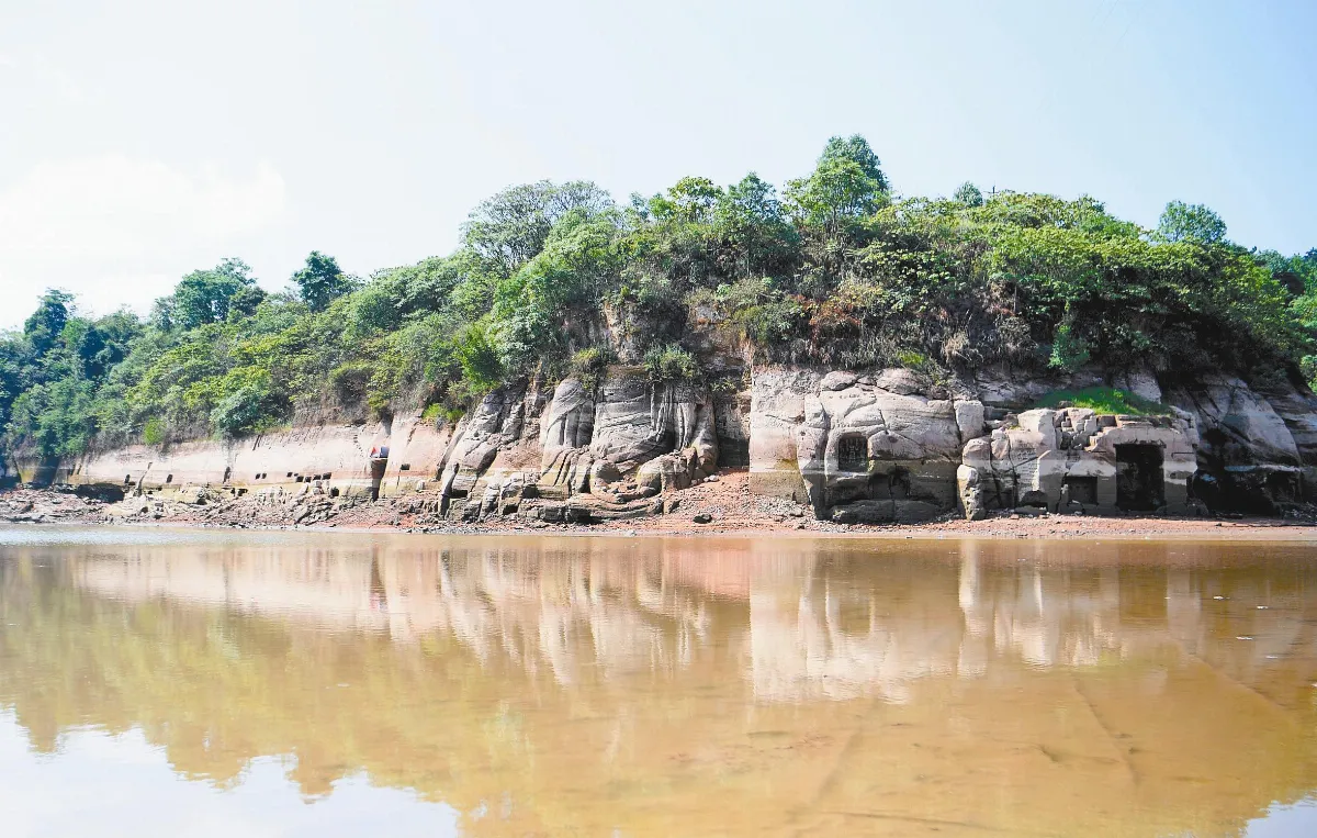 水庫乾涸  唐代坐佛現身