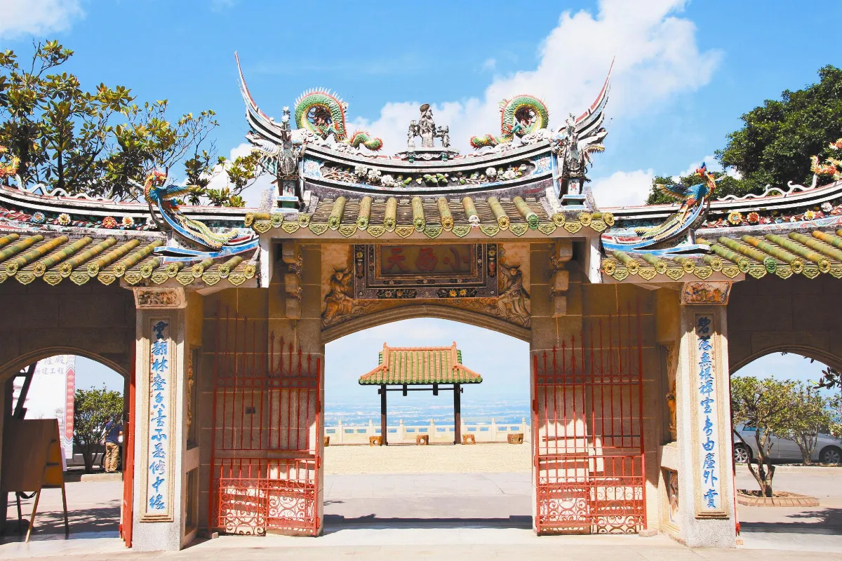 緣起半壁吊燈火 碧雲寺傳奇多