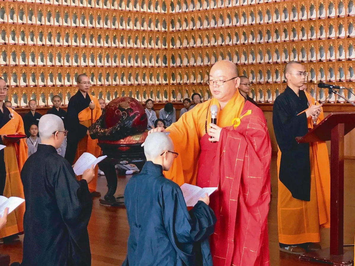 青年出家入道 誓弘人間佛教