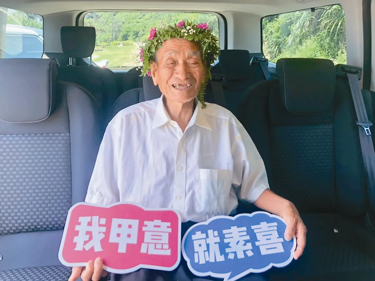 旭海村幸福巴士上路 千歲車開了33年 83歲林春浦交棒了