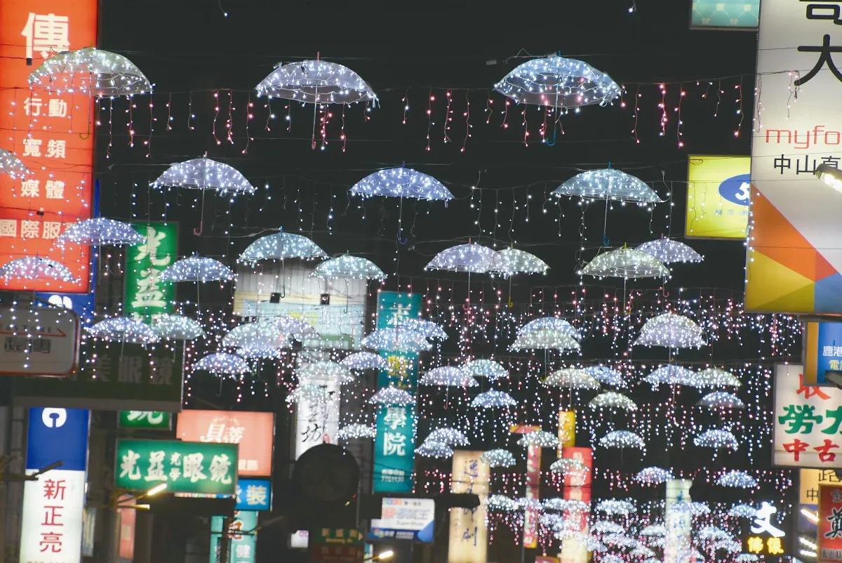 鹿港慶端陽 燈海先迎客