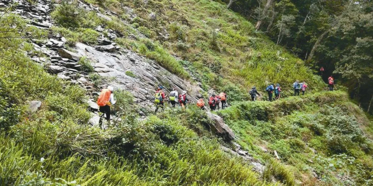 登百岳、駕帆船畢業大挑戰