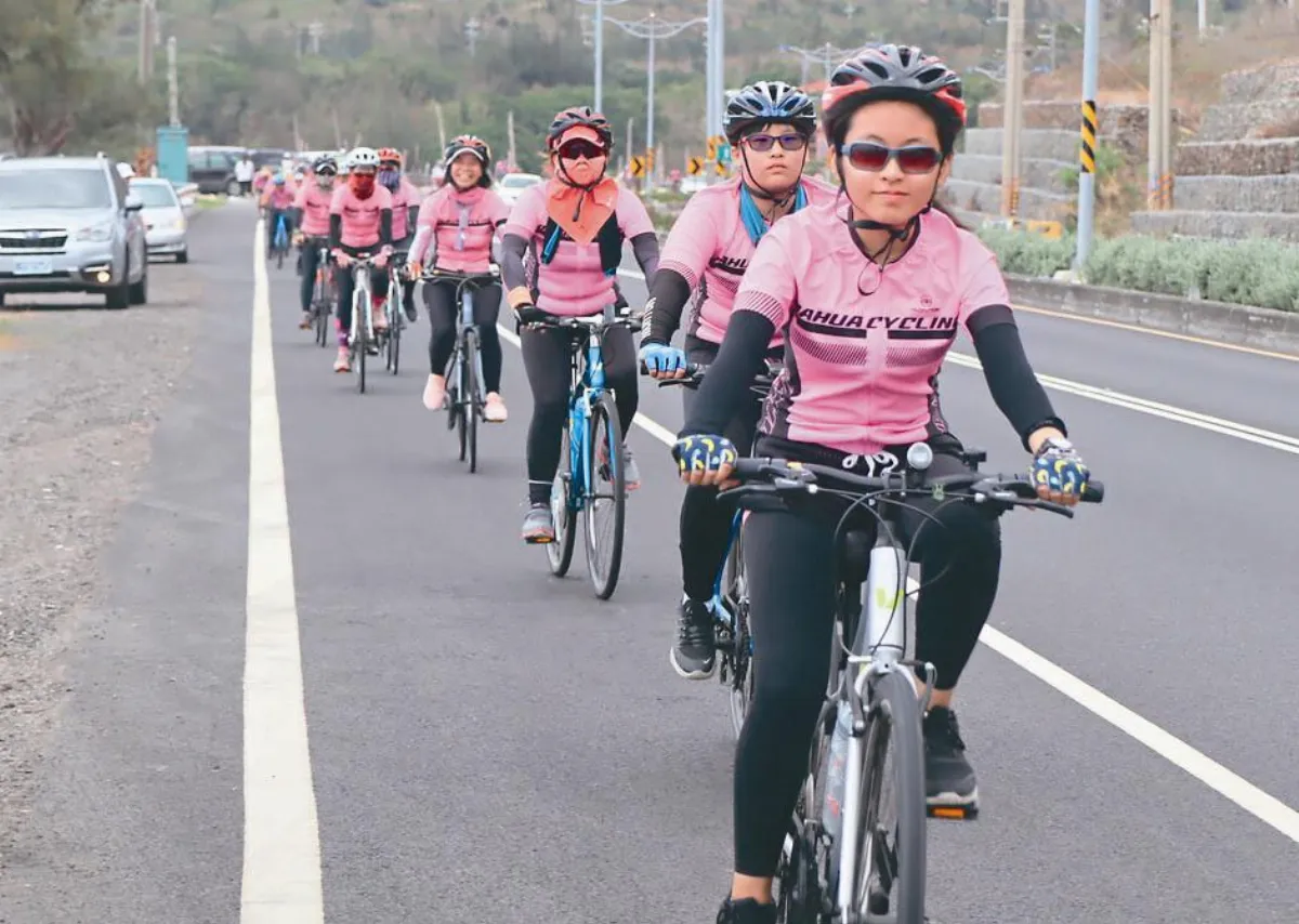 登百岳、駕帆船畢業大挑戰