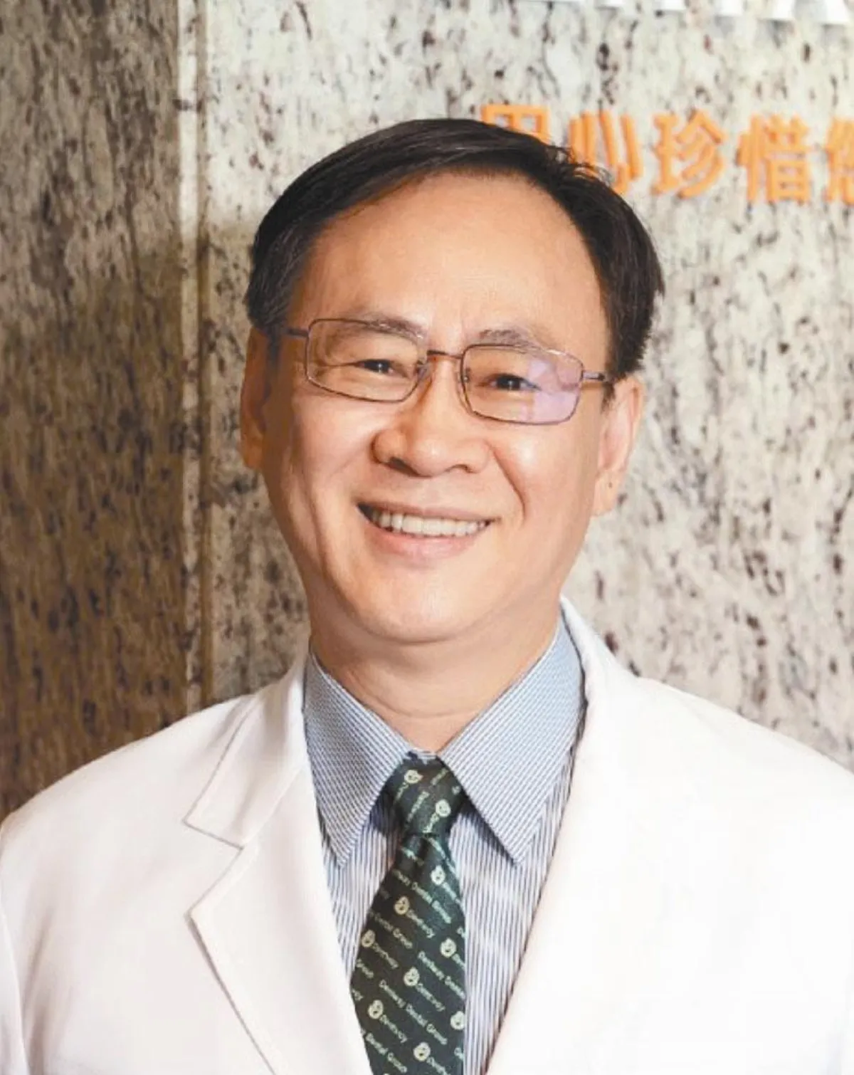 拄拐杖到宅醫療 身障牙醫不畏苦
